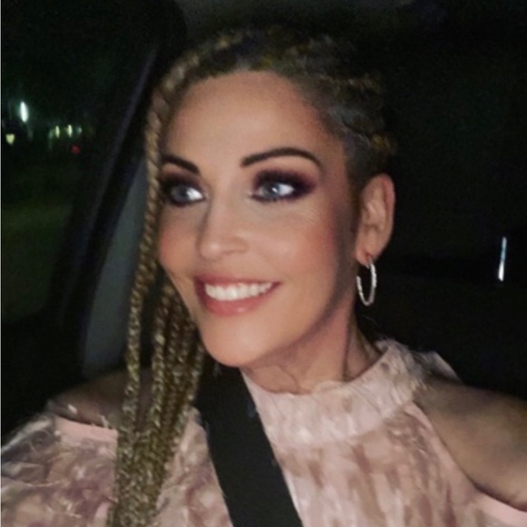 LIVE TONIGHT!! New Inventory Low Starts!! Designer Bags & Wallets!! ❤️ - Picture 5 of 9